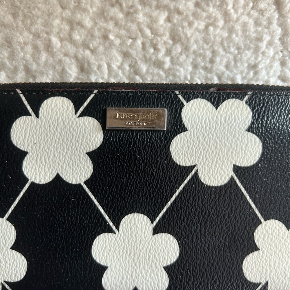 Kate Spade wallet - Picture 2 of 6